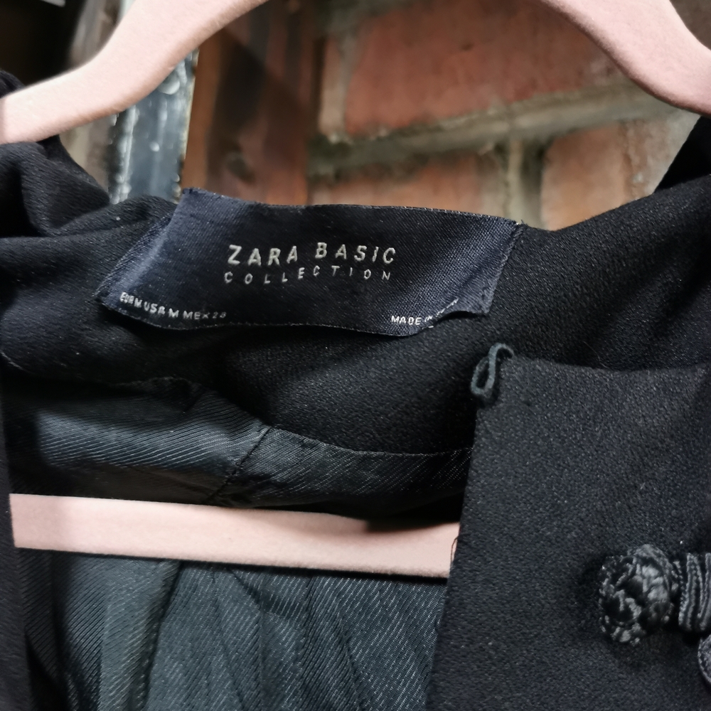 2/20$ Elegant Black Women's Coat - Picture 2 of 4